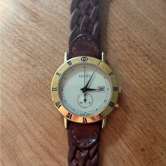 Gucci Gold-Plated 3800 Jr Watch W/ leather band - Picture 1 of 5